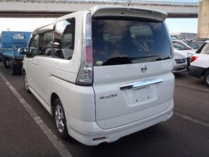 Nissan serena 2006 5000$