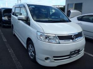 Nissan serena 2006 5000$