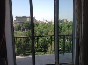 трехкомнатная  квартира в малом центре 