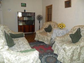 Сдаю. Армения,г.Ереван,  в Центре 4-х комнат.квартиру на 3этаже.