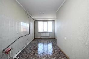 V. Hambarzumyan poxoc 4 senyakanoc 112qm. bnakaran + avtotnak
